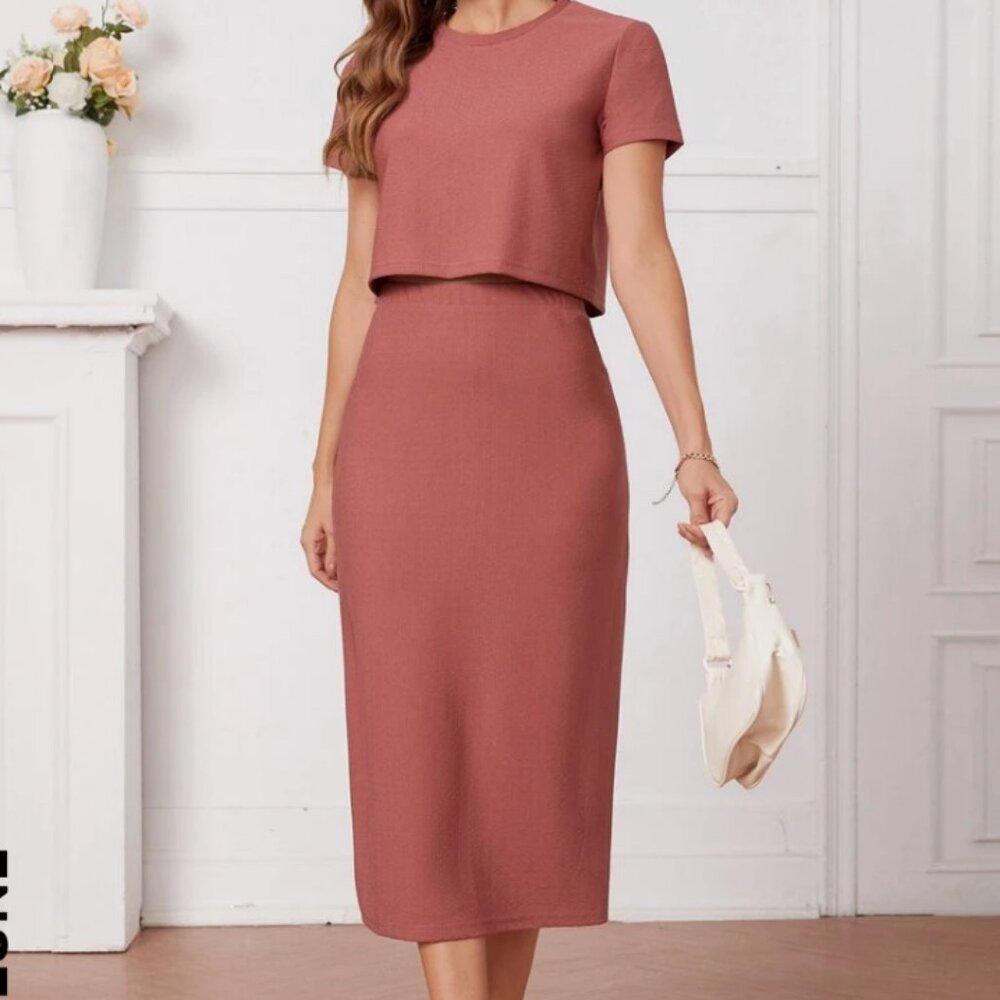 NWOT SHEIN LUNE Solid Tee & Straight Skirt size L in Red Rose